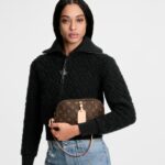 louis-vuitton-tag-me-pouch-M26787_PM2_Front20view.png